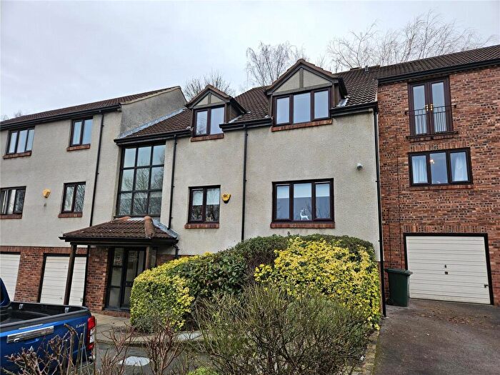 2 Bedroom Flat To Rent In Ridgewood Close, Baildon, Shipley, West Yorkshire, BD17