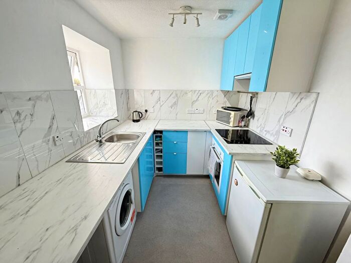 1 Bedroom Flat For Sale In Millstream Close, London, N13