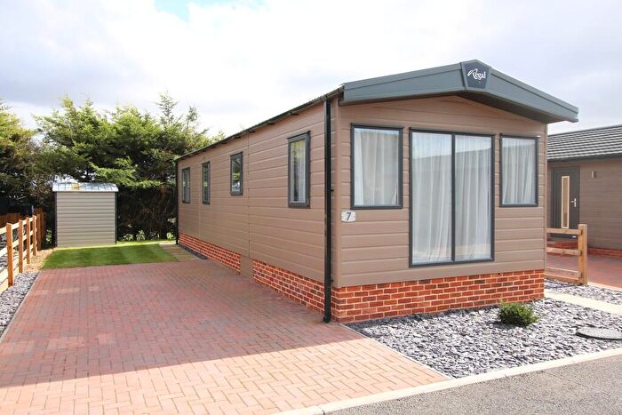 2 Bedroom Mobile Home For Sale In Newbourne, Woodbridge, IP12