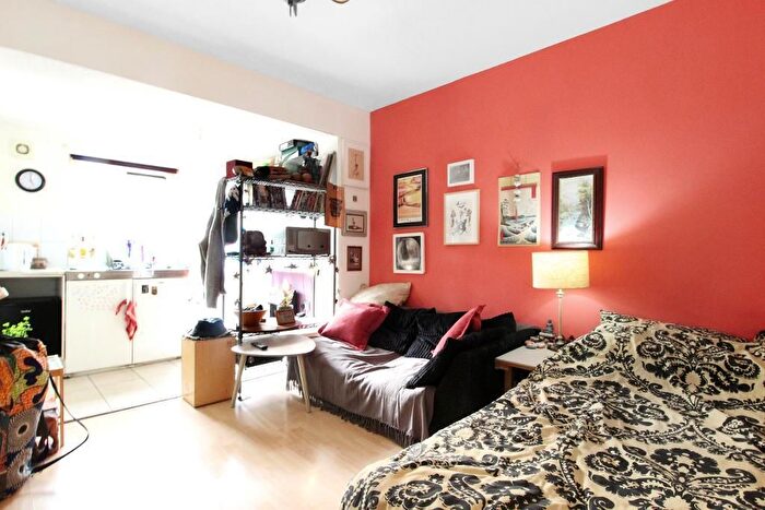 Studio To Rent In Chatsworth Road, London, E5