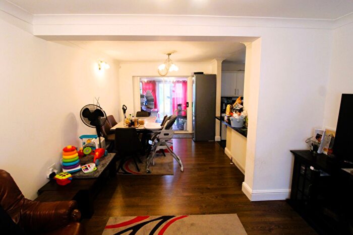 4 Bedroom Semi-Detached House To Rent In Sipson Road, West Drayton, UB7