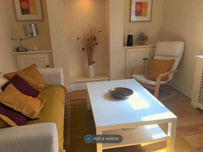 4 Bedroom Terraced House To Rent In Charles Street, Reading, RG1