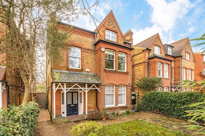 2 Bedroom Flat For Sale In Parklands, Surbiton, KT5