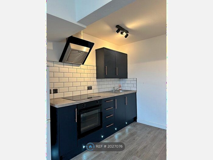 1 Bedroom Flat To Rent In Banstead Terrace East, Leeds, LS8