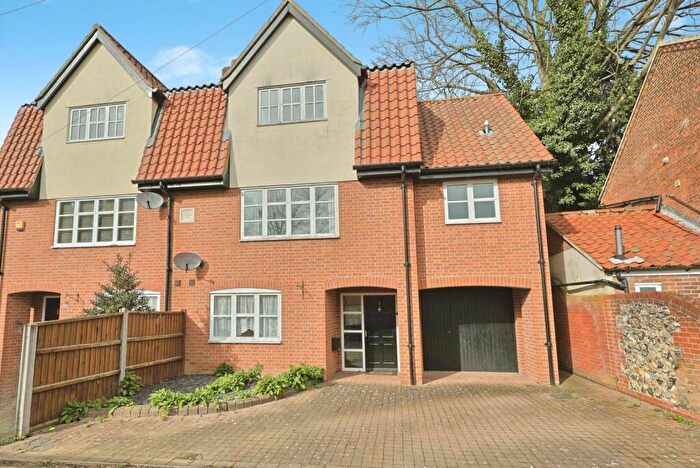 3 Bedroom House To Rent In Buck Yard, Yarmouth Road, NR7