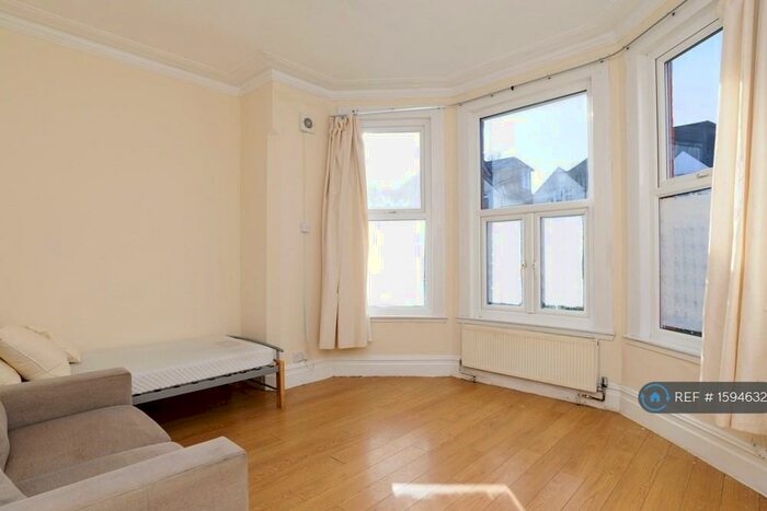 Studio To Rent In Lichfield Grove, London, N3