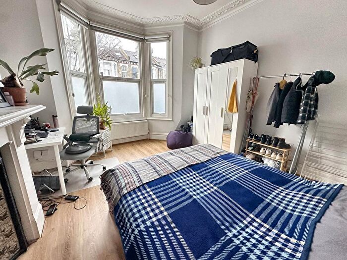 2 Bedroom Flat To Rent In Ingersoll Road, London, W12