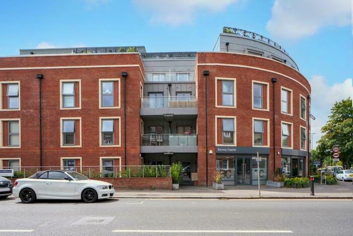 2 Bedroom Apartment To Rent In Queens Road, Weybridge, Surrey, KT13