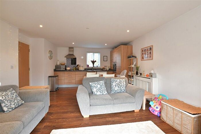 2 Bedroom Flat For Sale In Blenheim Square, Epping, Essex, CM16