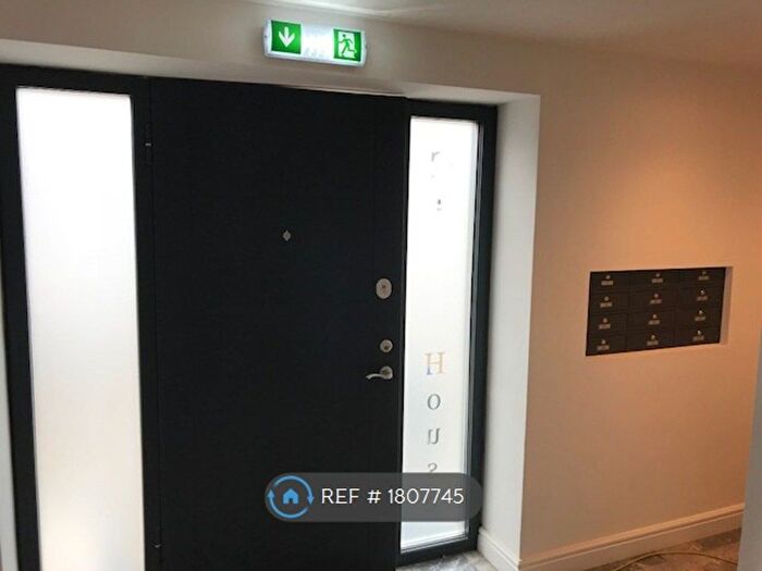 Studio To Rent In City House, London, NW11