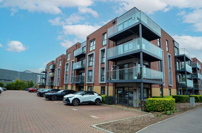 2 Bedroom Flat For Sale In Holmesley Road, Borehamwood, WD6