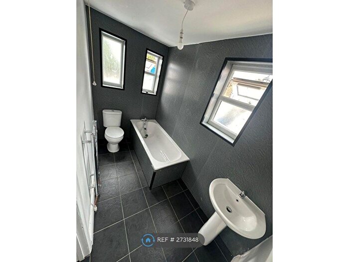 3 Bedroom Flat To Rent In Green Street, London, E7