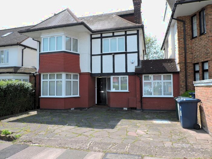 4 Bedroom Detached House To Rent In Haslemere Avenue, Hendon, London, NW4