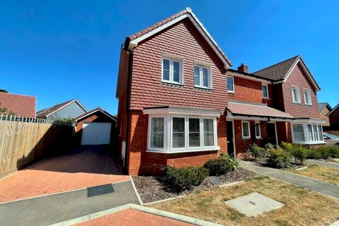 3 Bedroom Semi-Detached House To Rent In Queens Drive, Lewes, BN8