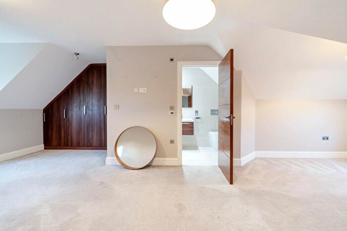 5 Bedroom Detached House For Sale In Dorneywood Close, Burnham, SL1