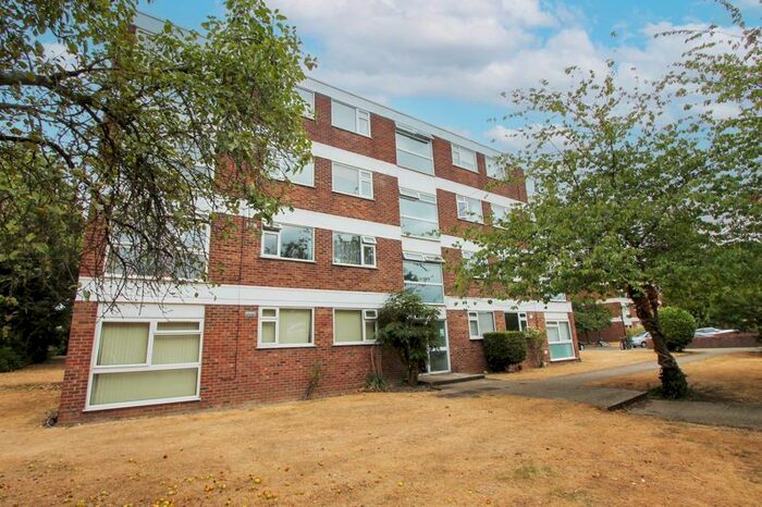 2 Bedroom Flat To Rent In Langham Gardens, London, W13