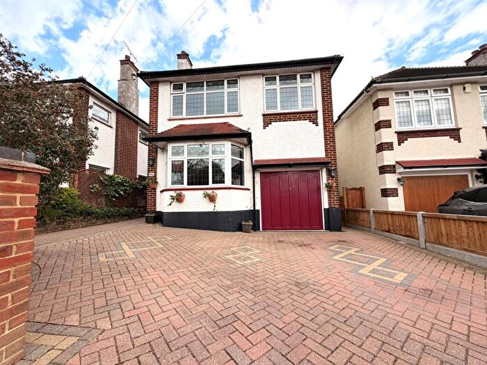 4 Bedroom Semi Detached House For Sale In Tattersall Gardens, Leigh-On-Sea, SS9