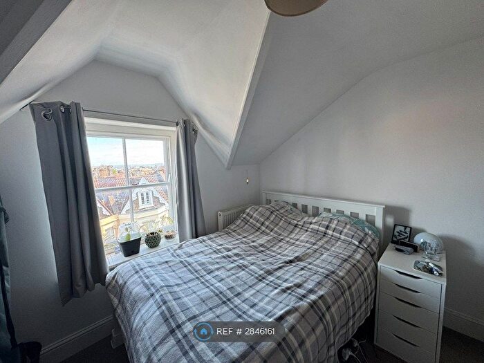 2 Bedroom Flat To Rent In Redland, Bristol, BS6