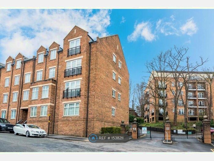 2 Bedroom Flat To Rent In Caversham Place, Sutton Coldfield, B73