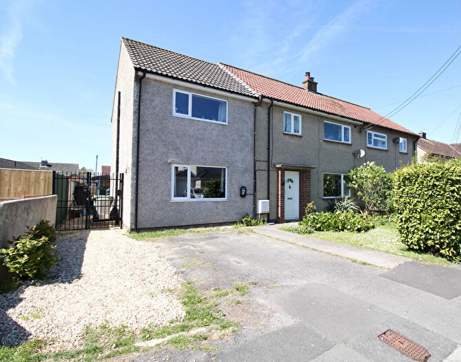3 Bedroom Semi-Detached House For Sale In Quarry Road, Street, BA16