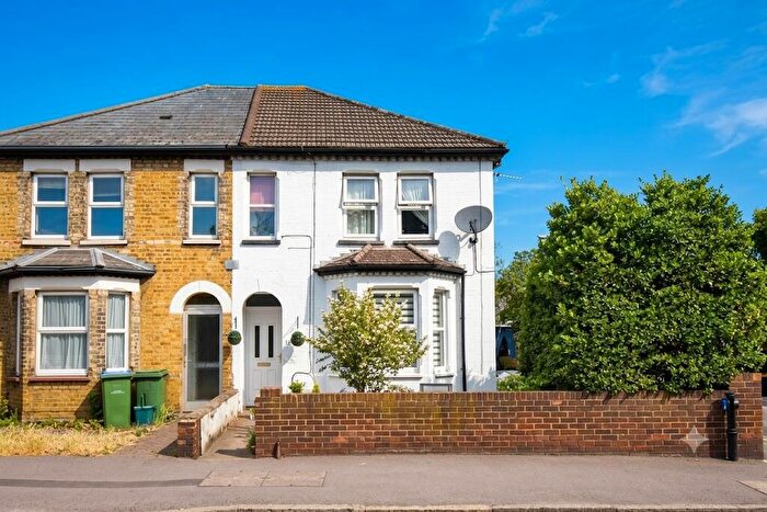 2 Bedroom Maisonette To Rent In Terrace Road, Walton-on-thames, Surrey, KT12