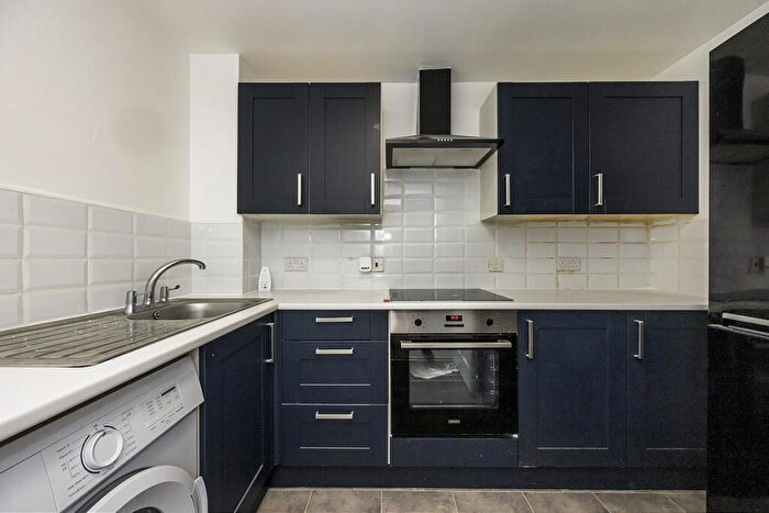 2 Bedroom Flat To Rent In Centurion Court, Rush Grove Street, Woolwich, Greenwich, SE18