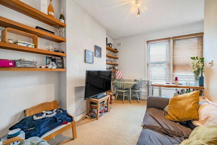 2 Bedroom Flat To Rent In Balham High Road, Tooting Bec, London, SW17