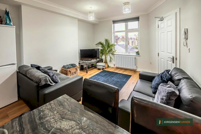 3 Bedroom Property To Rent In Uxbridge Road, London, W12