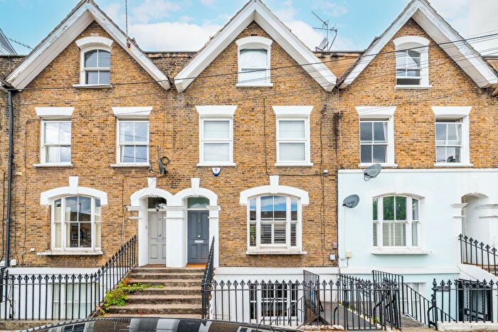 2 Bedroom Flat For Sale In Auckland Road, London, SW11