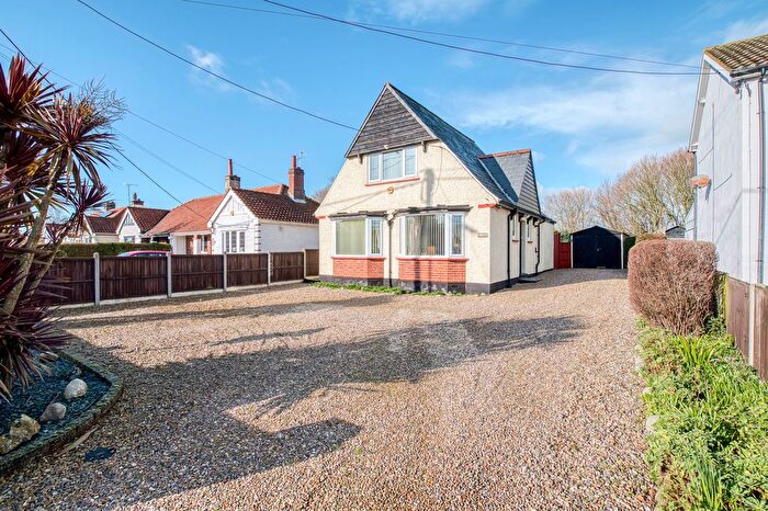 3 Bedroom Detached Bungalow For Sale In Long Road, Lowestoft, NR33