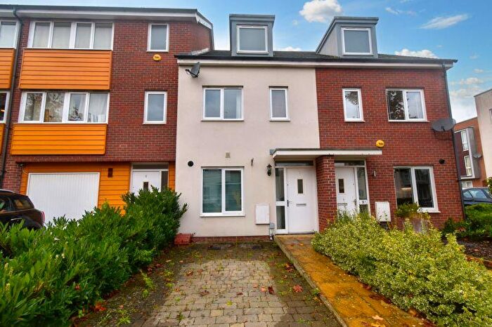 3 Bedroom Terraced House To Rent In Wylie Gardens, Everest Park, RG24