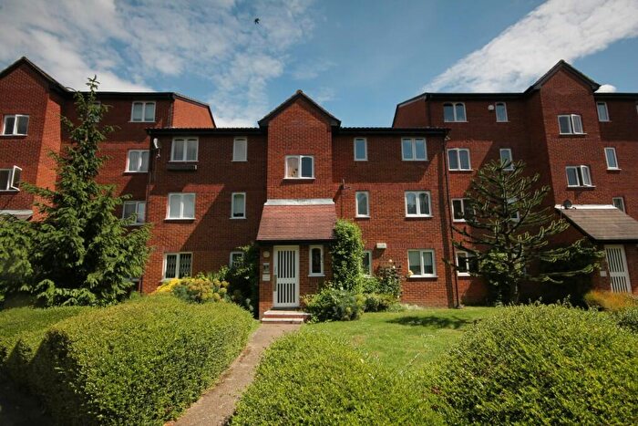 2 Bedroom Flat To Rent In John Silkin Lane, London, SE8