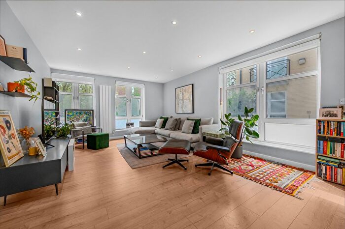 2 Bedroom Flat For Sale In Swallow Court, Swan Street, SE1