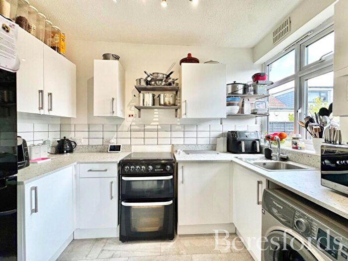 2 Bedroom Bungalow For Sale In Betterton Road, Rainham, RM13