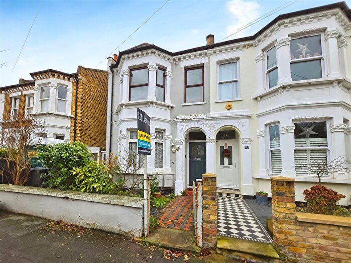 3 Bedroom Flat To Rent In Chestnut Road, Raynes Park, SW20