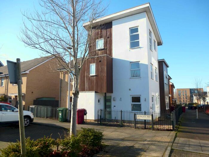 3 Bedroom Property To Rent In Havergate Way, Kennet Island RG2
