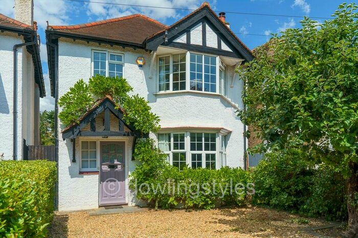 3 Bedroom Detached House To Rent In Arnison Road, East Molesey, Surrey, KT8