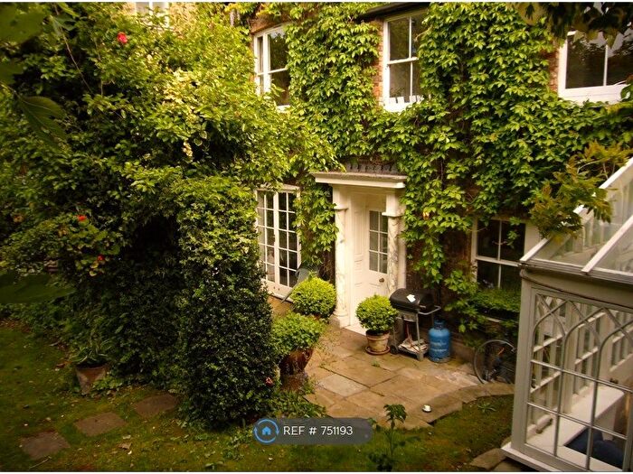 3 Bedroom Flat To Rent In Hartham Road, London, N7