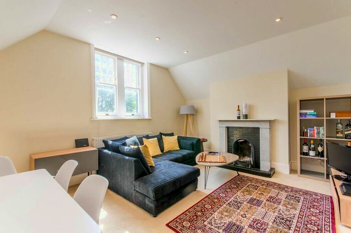 2 Bedroom Flat To Rent In Blenheim Road, High Barnet, Barnet EN5