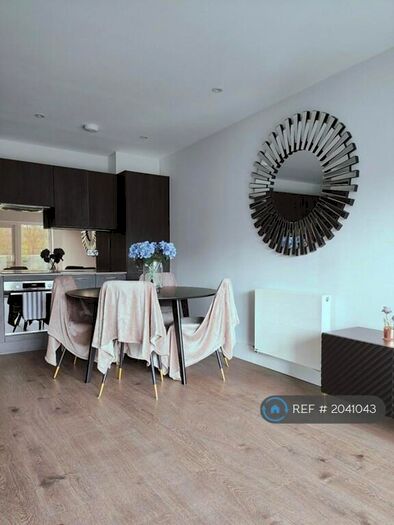 2 Bedroom Flat To Rent In Fairhaven Drive, Reading, RG2