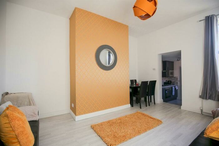 3 Bedroom Flat To Rent In (£pppw) Biddlestone Road, Heaton, Newcastle Upon Tyne, NE6
