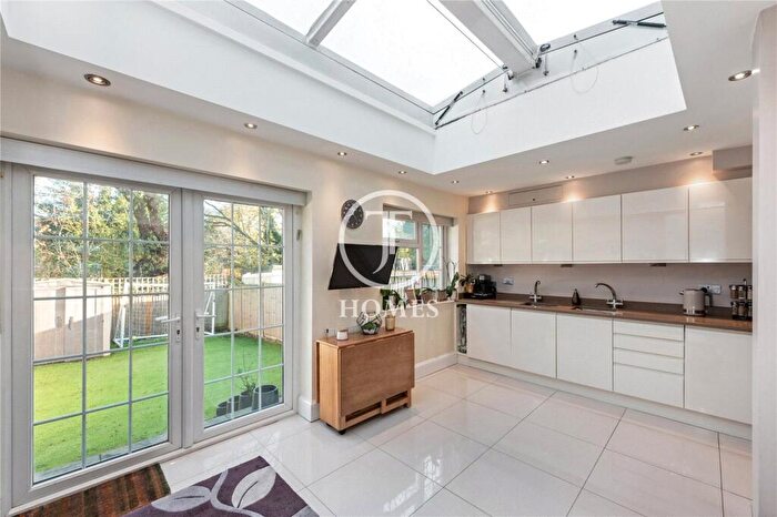 5 Bedroom Terraced House For Sale In Kings Close, London, NW4