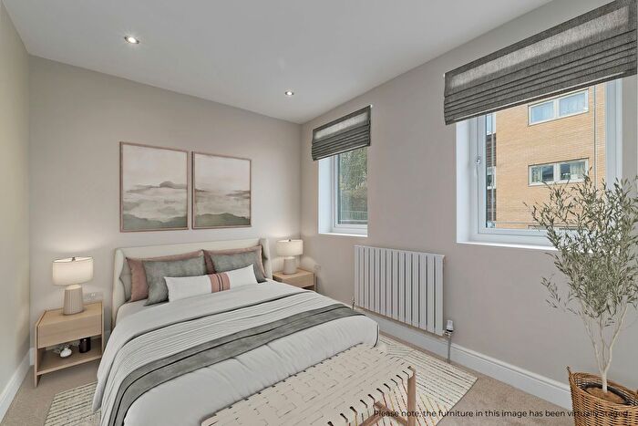 3 Bedroom Semi-detached House For Sale In Masons Hill, London, SE18