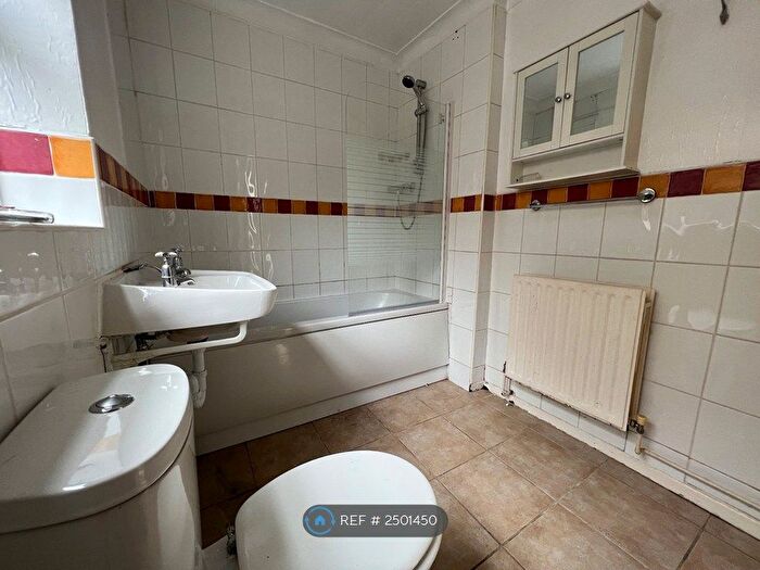 1 Bedroom Flat To Rent In Montpelier Tce, Swansea, SA1