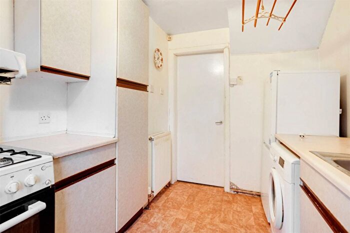 2 Bedroom End Of Terrace House For Sale In Quebec Drive, East Kilbride, South Lanarkshire, G75