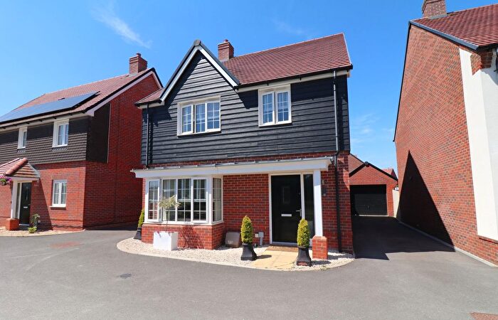 4 Bedroom Detached House For Sale In Troon Road, Botley, SO32