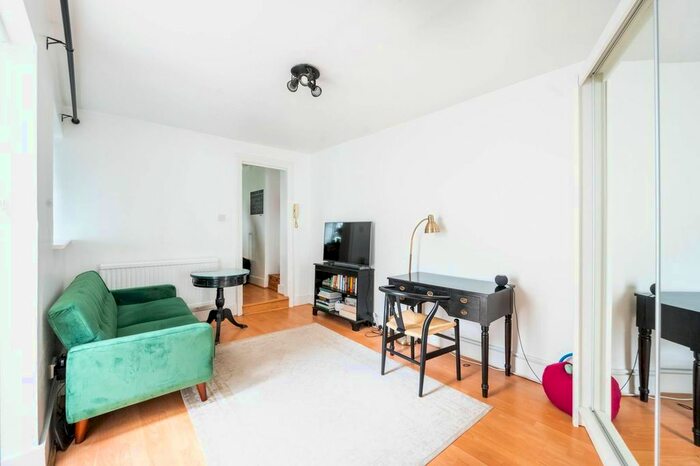 1 Bedroom Flat To Rent In New Kings Road, Fulham, London, SW6