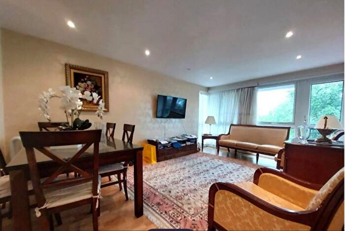 2 Bedroom Flat To Rent In Hendon Lane, London, N3