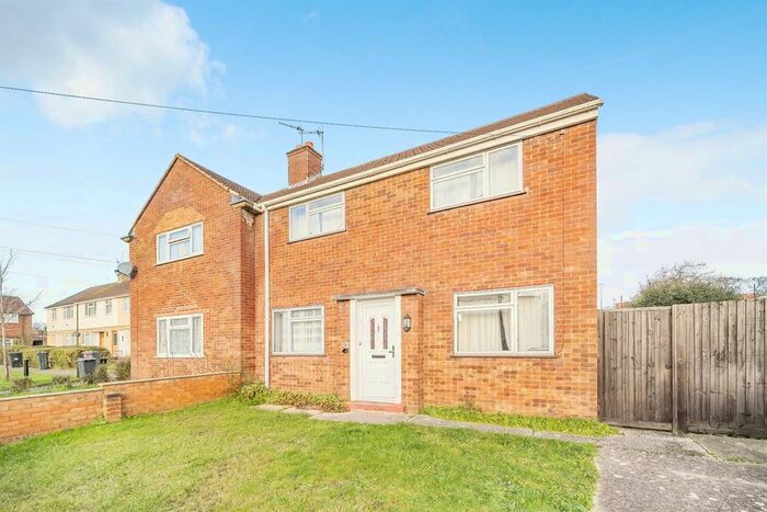 2 Bedroom Flat To Rent In Usk Road, Reading, RG30