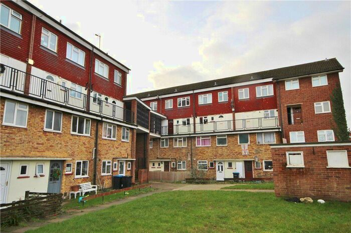 3 Bedroom Flat To Rent In Lane Close, Addlestone, Surrey, KT15